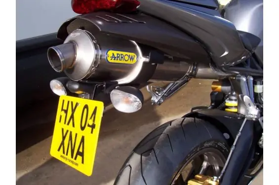 Support de Plaque R&G pour Triumph 675 Daytona (06-12) avec échappement Arrow - LP0025BK Vente Flash
